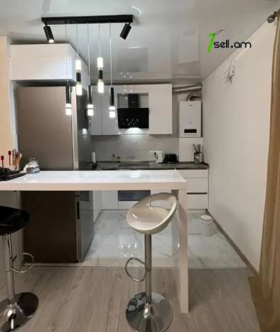 2 սենյականոց բնակարան Կոմիտասի պողոտայում, 57 ք.մ., 3/5 հարկ, կապիտալ վերանորոգված, քարե շենք