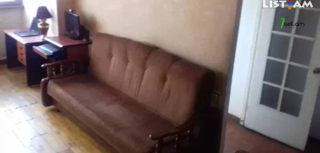 1 սենյականոց բնակարան Վաղարշ Վաղարշյան փողոցում, 42 ք.մ., 5/9 հարկ, մասնակի վերանորոգում