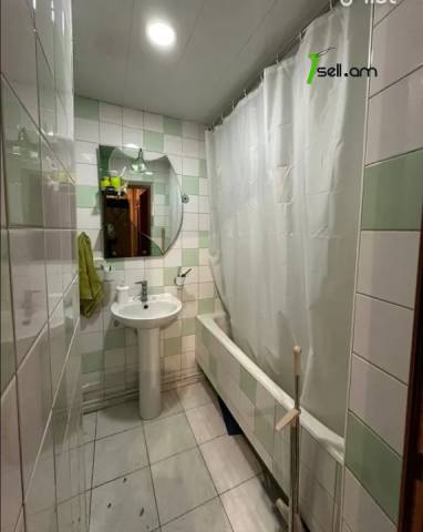 4 սենյականոց բնակարան Վիլնյուսի փողոցում, 76 ք.մ., 3/9 հարկ, մի քանի պատշգամբ, եվրովերանորոգված