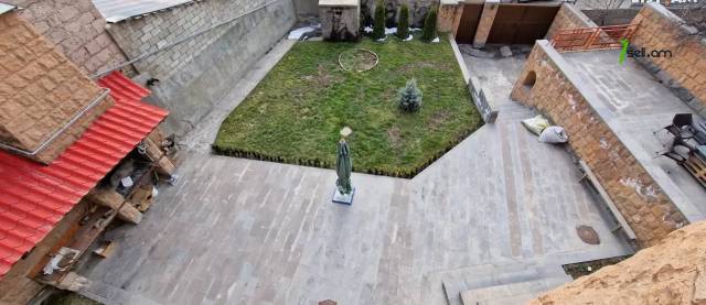 Երեք հարկանի քարե տուն Պտղնիում, 1300 ք.մ., 3+ սանհանգույց, եվրովերանորոգված