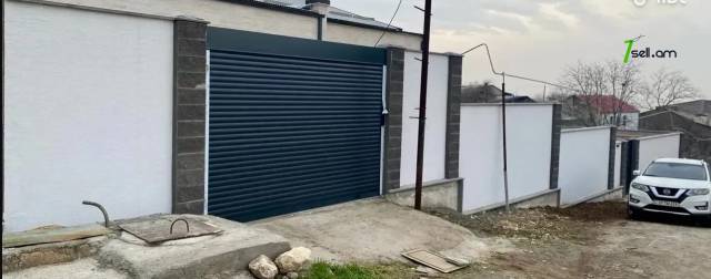 Երկու հարկանի տուն Դավիթ Բեկի փողոցում Էրեբունիում, 400 ք.մ., 2 սանհանգույց