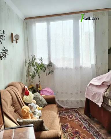 3 սենյականոց բնակարան, 16 թաղամաս, 85 ք.մ., 14/16 հարկ, մի քանի պատշգամբ