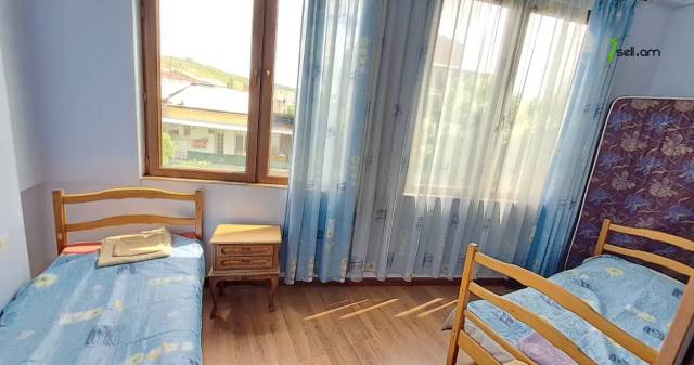 3 սենյականոց բնակարան նորակառույց շենքում Թումանյան փողոցում, 95 քմ, 4/7 հարկ, եվրովերանորոգված