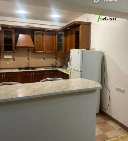 1 սենյականոց բնակարան Մոսկովյան փողոցում, 44 քմ, 3/8 հարկ, բարձր առաստաղներ, եվրովերանորոգված