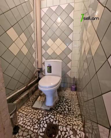 Երկու հարկանի քարե տուն Խորեն Խաչատրյան փողոցում Աջափնյակում, 300 ք.մ., 2 սանհանգույց