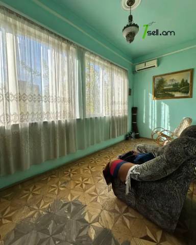 3 սենյականոց բնակարան, Vardanants Street, 105 ք.մ., բարձր առաստաղներ, 2/4 հարկ