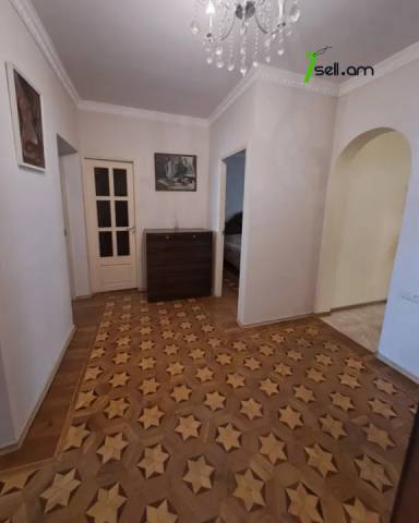 3 սենյականոց բնակարան Արամի փողոցում, 98 ք.մ., 3/6 հարկ, մի քանի պատշգամբ, կապիտալ վերանորոգված