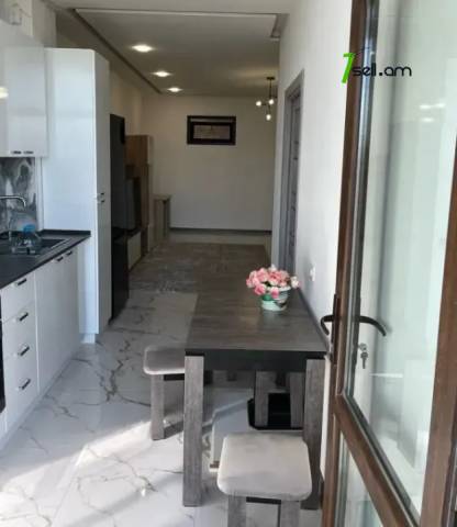 3 սենյականոց բնակարան նորակառույց շենքում Մինսկի փողոցում, 63 քմ, նախավերջին հարկ, եվրովերանորոգված