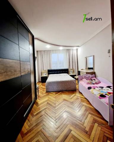 3 սենյականոց բնակարան Էրեբունու փողոցում, 78 ք.մ., կապիտալ վերանորոգված, քարե շենք