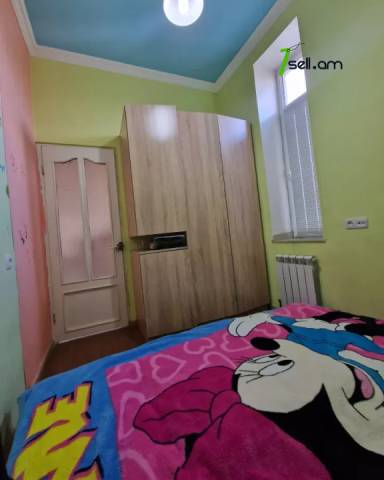 Երկու հարկանի քարե տուն Մելքումովի փողոցում Դավիթաշենում, 400 ք.մ., 2 սանհանգույց