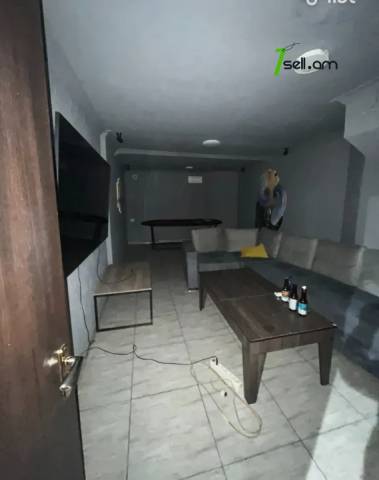 Բազմաֆունկցիոնալ գույք Աբովյան փողոցում կենտրոնում, 170 ք.մ.