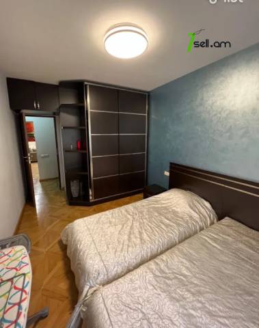 3 սենյականոց բնակարան Տպագրիչների փողոցում, 90 ք.մ., 2/4 հարկ, 2 սանհանգույց, բարձր առաստաղներ