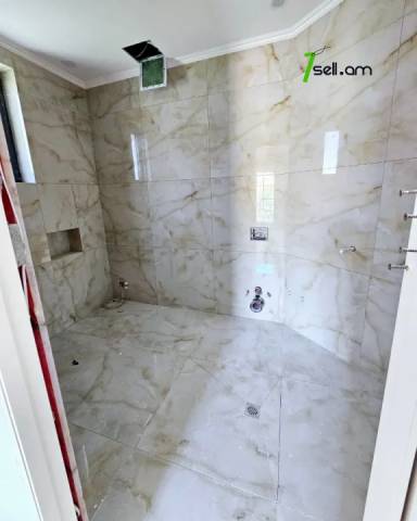 Երեք հարկանի քարե տուն Գևորգ Վարդանյան փողոցում Արաբկիրում, 1660 քմ, 3+ սանհանգույց