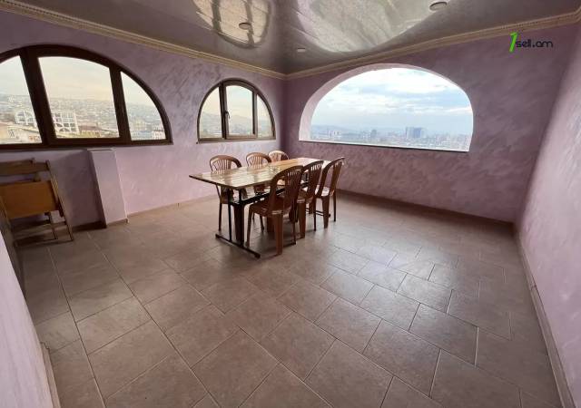 Երկու հարկանի քարե տուն Անտառային փողոցում կենտրոնում, 350 ք.մ., 3+ սանհանգույց, եվրովերանորոգված