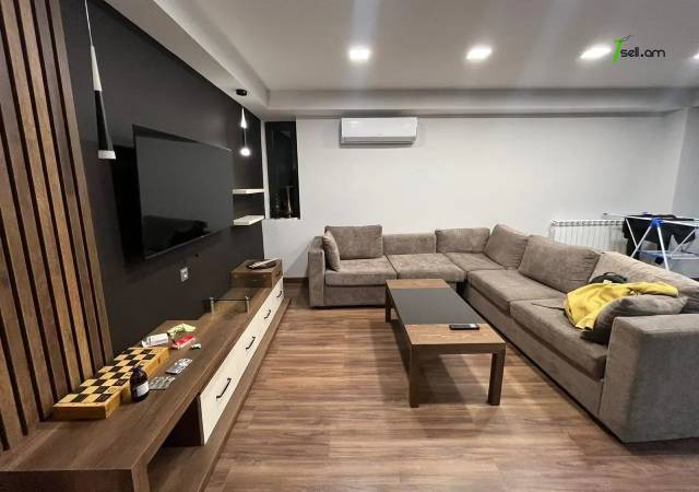 4 սենյականոց բնակարան Մեսրոպ Մաշտոցի պողոտայում, 130 քմ, 5/14 հարկ, 2 սանհանգույց, մի քանի պատշգամբ