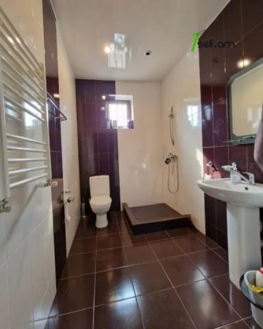 Երկու հարկանի տուն Պարույր Սևակ թաղամաս 2-րդ փողոցում Առինջում, 480 քմ, 3+ սանհանգույց