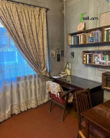 Մեկ հարկանի քարե տուն Ազատամարտիկների փողոցում Էրեբունիում, 120 քմ