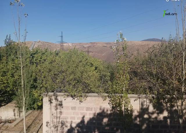 Հողատարածք բնակելի շինությունների համար Աբովյանում, 2100 ք.մ.