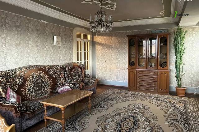 3 սենյականոց բնակարան Ադոնցի փողոցում, 80 ք.մ., 13/15 հարկ, մասնակի վերանորոգում