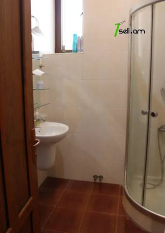 3 սենյականոց բնակարան նորակառույց շենքում Բայրոնի փողոցում, 70 քմ, 2/5 հարկ, կապիտալ վերանորոգված