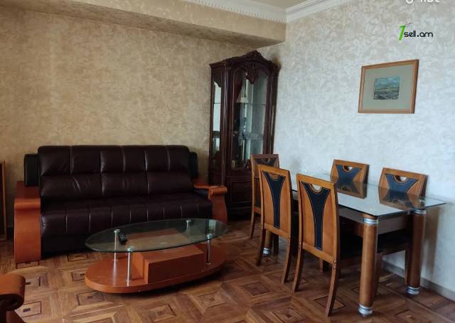 3 սենյականոց բնակարան, Zaqyan Street, 90 ք.մ., 2 սանհանգույց, կապիտալ վերանորոգված
