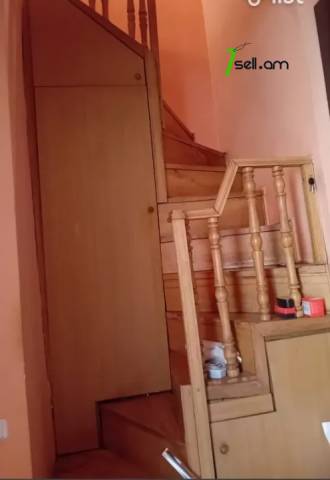 Երկու հարկանի տուն Զարոբյան փողոցում կենտրոնում, 221 ք.մ., 2 սանհանգույց