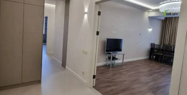 4 սենյականոց բնակարան նորակառույց շենքում, Malkhasyants street, 131 ք.մ., 2 սանհանգույց