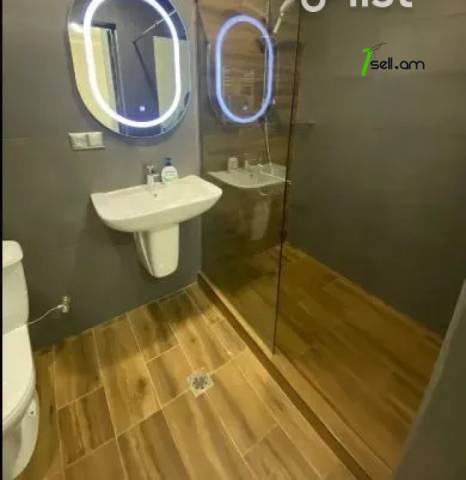 2 սենյականոց բնակարան Կոմիտասի պողոտայում, 42 ք.մ., 3/5 հարկ, կապիտալ վերանորոգված, քարե շենք