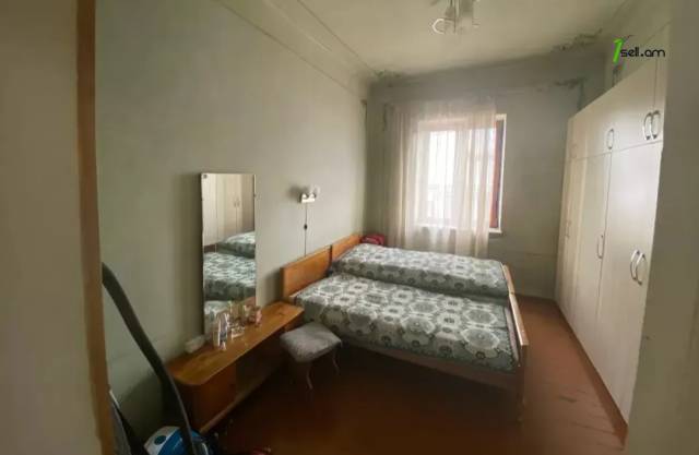 Երկու հարկանի քարե տուն Էրեբունու փողոցում Էրեբունիում, 500 քմ, 2 սանհանգույց