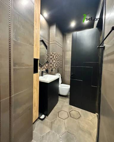 1 սենյականոց բնակարան Մեսրոպ Մաշտոցի պողոտայում, 33 ք.մ., բարձր առաստաղներ, կապիտալ վերանորոգված