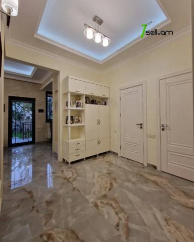 Երկու հարկանի քարե տուն Ժակ Իվ Կուստոյի փողոցում Էրեբունիում, 390 ք.մ., 3+ սանհանգույց