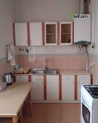 2 սենյականոց բնակարան Թումանյան փողոցում, 60 ք.մ., բարձր առաստաղներ, եվրովերանորոգված, քարե շենք