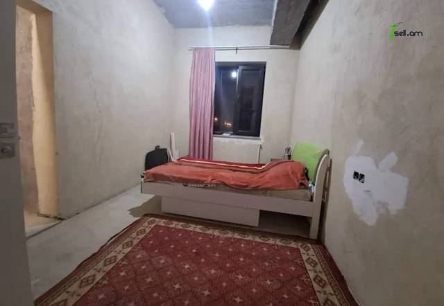 Երկու հարկանի քարե տուն Մոլդովական փողոցում Նոր Նորքում, 630 ք.մ., 2 սանհանգույց