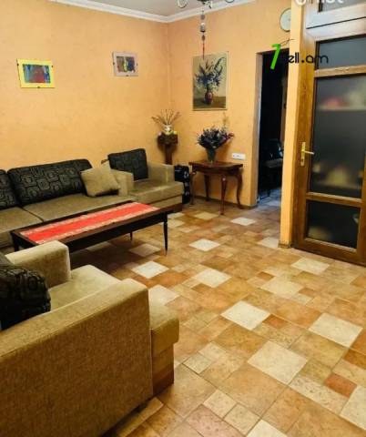 4 սենյականոց բնակարան Ազատության պողոտայում, 109 ք.մ., 2/5 հարկ, կապիտալ վերանորոգված, քարե շենք