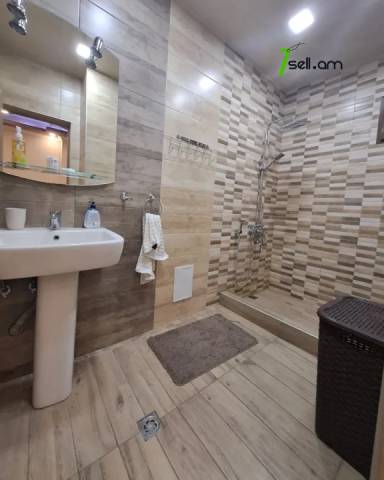 Երկու հարկանի քարե տուն Էրեբունիում, 130 ք.մ., 2 սանհանգույց, կապիտալ վերանորոգված