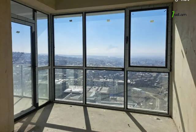 3 սենյականոց բնակարան նորակառույց շենքում Կարապետ Ուլնեցու փողոցում, 122 ք.մ., 2 սանհանգույց