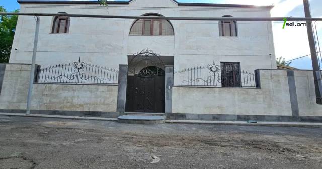 Երկու հարկանի քարե տուն Նոր Արեշի 7րդ փողոցում Էրեբունիում, 470 քմ, 3+ սանհանգույց