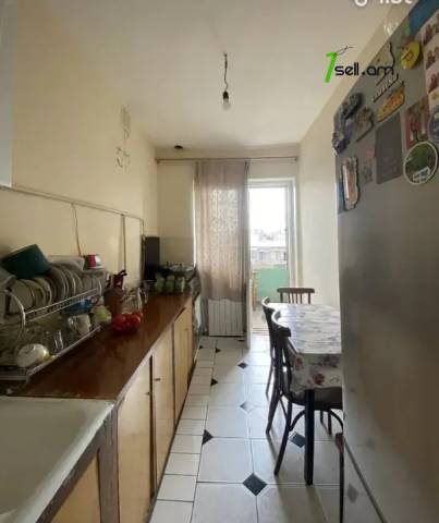 3 սենյականոց բնակարան Դրոյի փողոցում, 87 ք.մ., քարե շենք