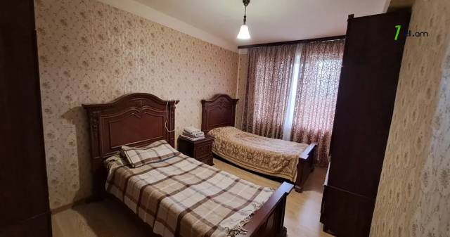 3 սենյականոց բնակարան Պարոնյան փողոցում, 115 քմ, նախավերջին հարկ, կապիտալ վերանորոգված