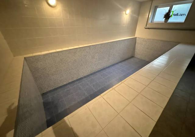 Երկու հարկանի քարե տուն Դավիթ Բեկի փողոցում Էրեբունիում, 250 քմ, 3+ սանհանգույց, եվրովերանորոգված