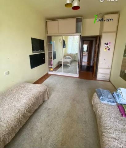 3 սենյականոց բնակարան Կոմիտասի պողոտայում, 80 ք.մ., 2/5 հարկ, կապիտալ վերանորոգված, քարե շենք