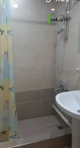 2 սենյականոց բնակարան Բաբայան փողոցում, 52 ք.մ., 2/5 հարկ, կապիտալ վերանորոգված, քարե շենք