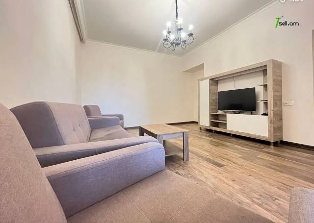 2 սենյականոց բնակարան Լեոյի փողոցում, 65 ք.մ., բարձր առաստաղներ, 3/5 հարկ, կապիտալ վերանորոգված