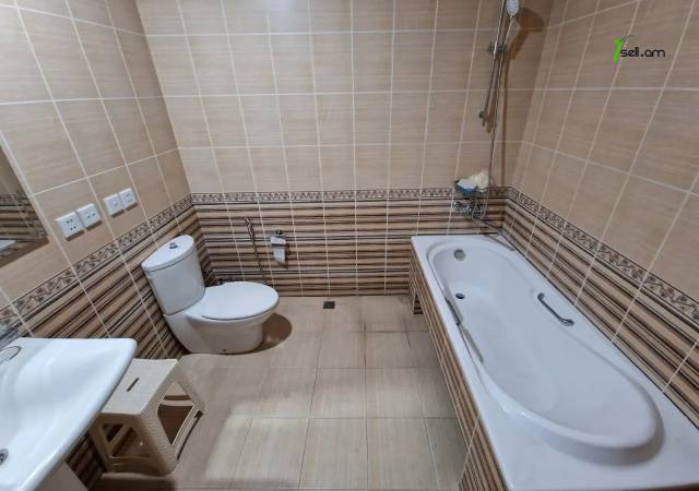 Ընդարձակ 3 սենյականոց բնակարան Թումանյան փողոցում, 160 ք.մ., նախավերջին հարկ, 2 սանհանգույց