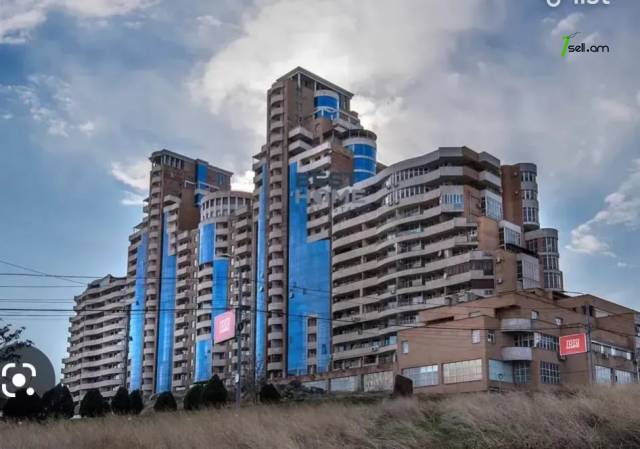 3 սենյականոց բնակարան նորակառույց շենքում, Ծիծեռնակաբերդի խճուղի, 84 ք.մ., բարձր առաստաղներ