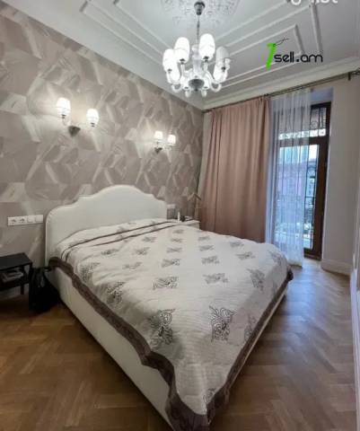 3 սենյականոց բնակարան Աբովյան փողոցում, 88 քմ, 2/5 հարկ, 2 սանհանգույց, բարձր առաստաղներ