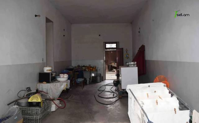 Երկու հարկանի քարե տուն Ծննդատան փողոցում Գյումրիում, 288 քմ, 2 սանհանգույց, կոսմետիկ վերանորոգում