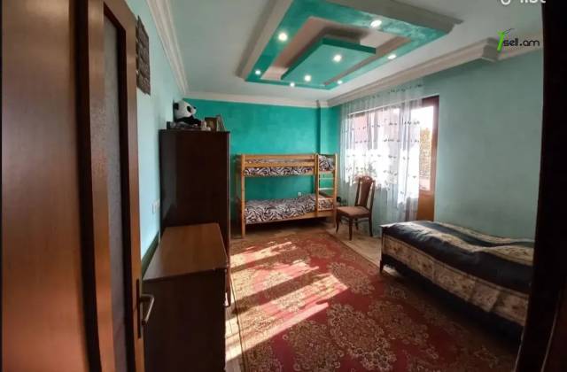 3 սենյականոց բնակարան նորակառույց շենքում Լենինգրադյան փողոցում, 85 ք.մ., եվրովերանորոգված