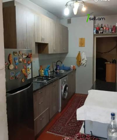 3 սենյականոց բնակարան Ծովակալ Իսակովի պողոտայում, 78 ք.մ., 3/9 հարկ, մի քանի պատշգամբ