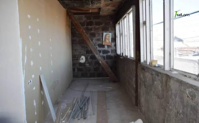 Երեք հարկանի քարե տուն Լևոն Մադոյանի փողոցում Գյումրիում, 263 ք.մ., մասնակի վերանորոգում